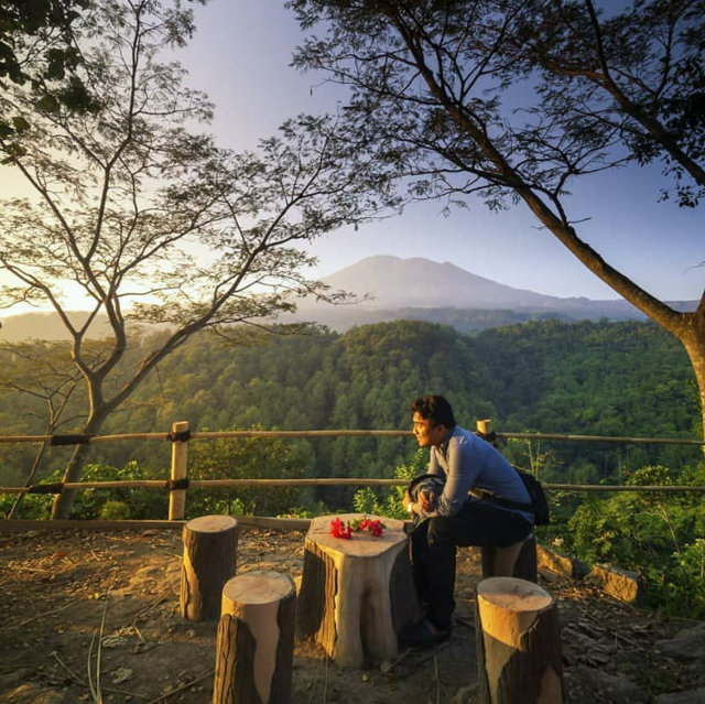 ngopi di ciwaru source : @hanafiray21