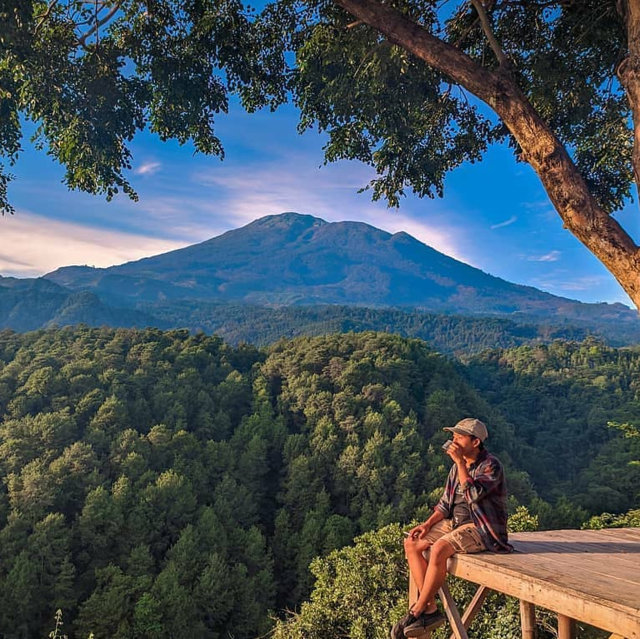 pemandangan gunung ciwarusource : @imamsyah33