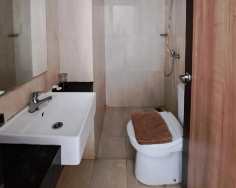 Toilet Standard Twin source by Agoda.com