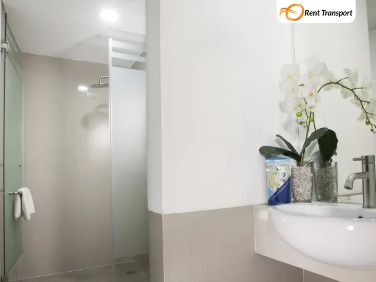 kamar mandi Executive source by traveloka