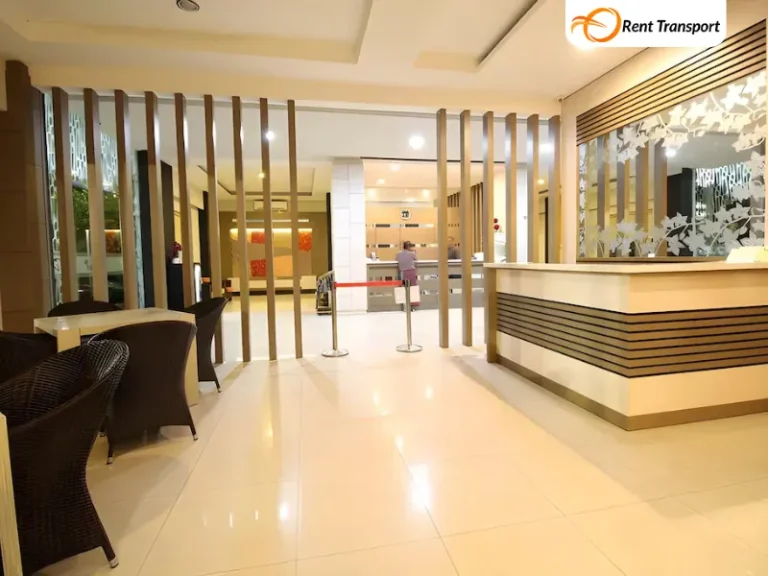 lobi hotel dewanti cirebon source by agoda.com