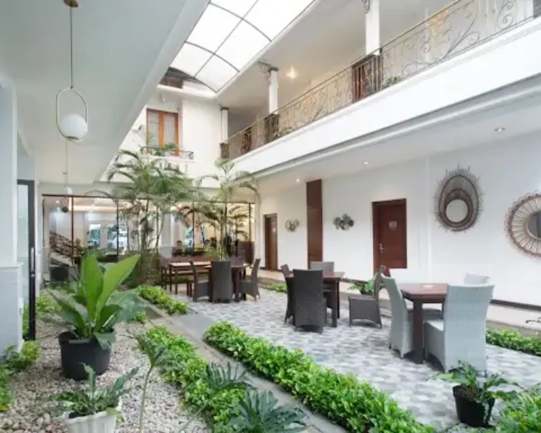 Halaman hotel tryas cirebon by Google.com