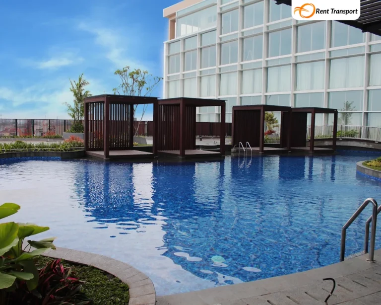 Kolam berenang the luxton by the luxton cirebon hotel & convention