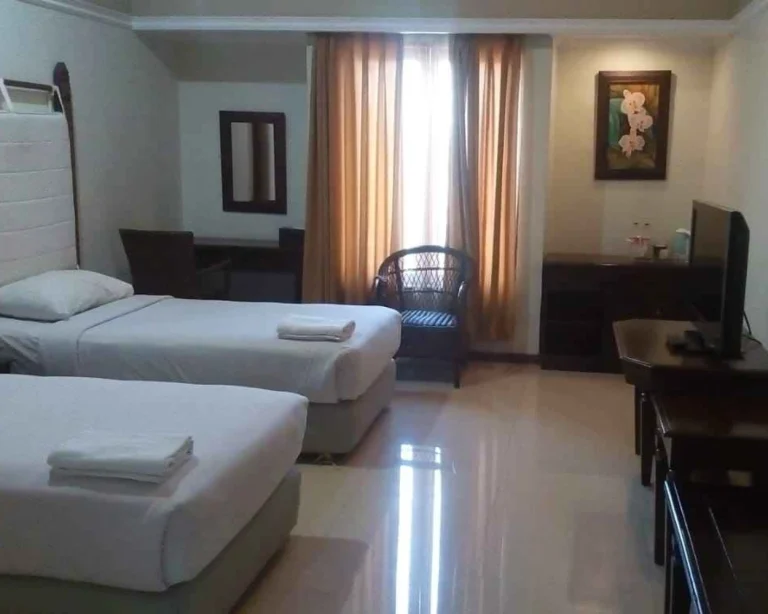 area dari samping Executive Twin Room by Treveloka.com