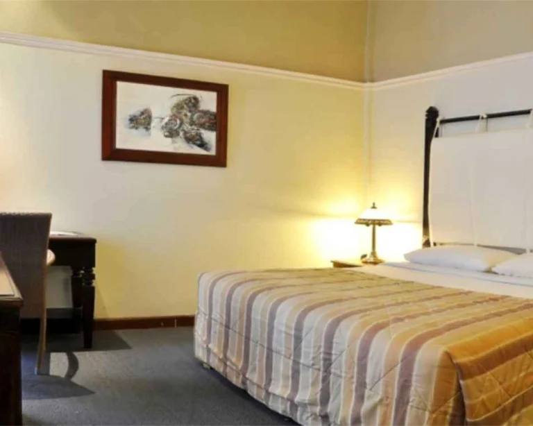 kamar Superior Room by Treveloka
