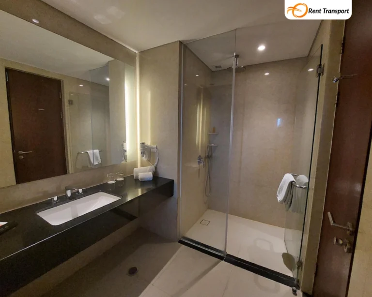 kamar mandi Deluxe room source by agoda.com