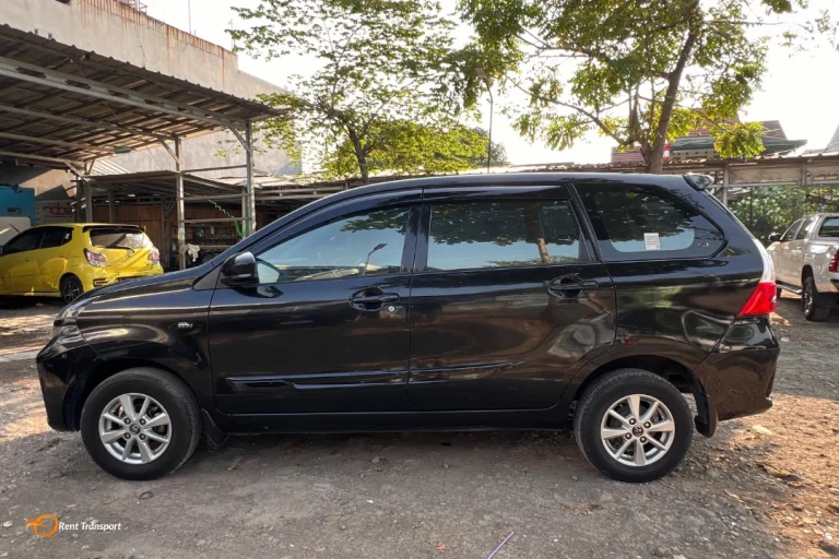Tampak Kiri - Toyota Avanza - 2021 - E 1463 DI