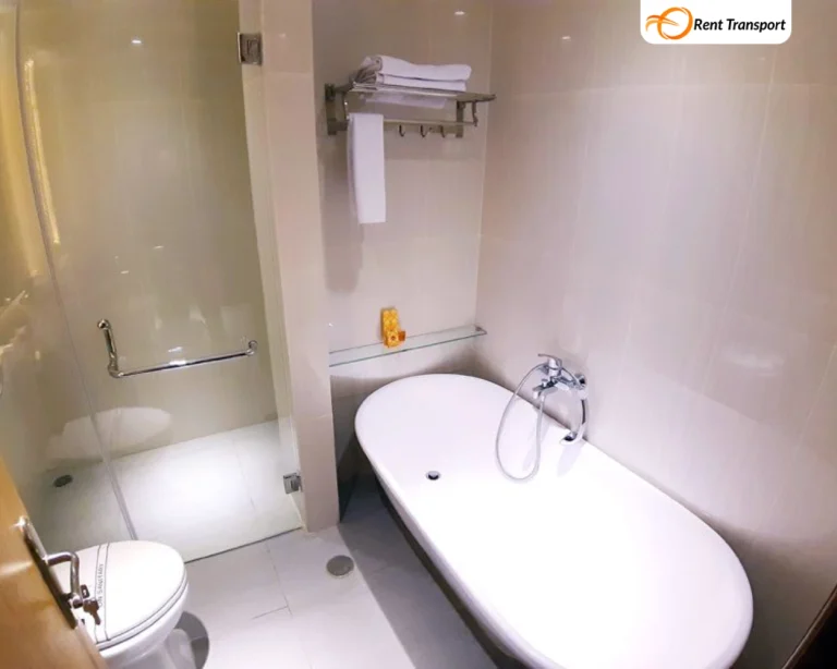 Toilet-Junior Suite by Hotelprimacirebon.com