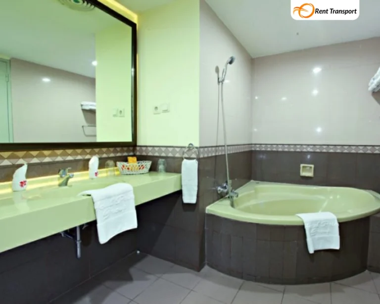 Toilet - Suite Eksekutif by Hotelprimacirebon.com
